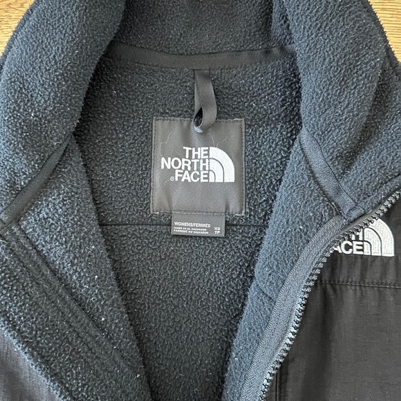 The North Face Women's Denali Jacket in TNF Black in size XS - Picture 6 of 9